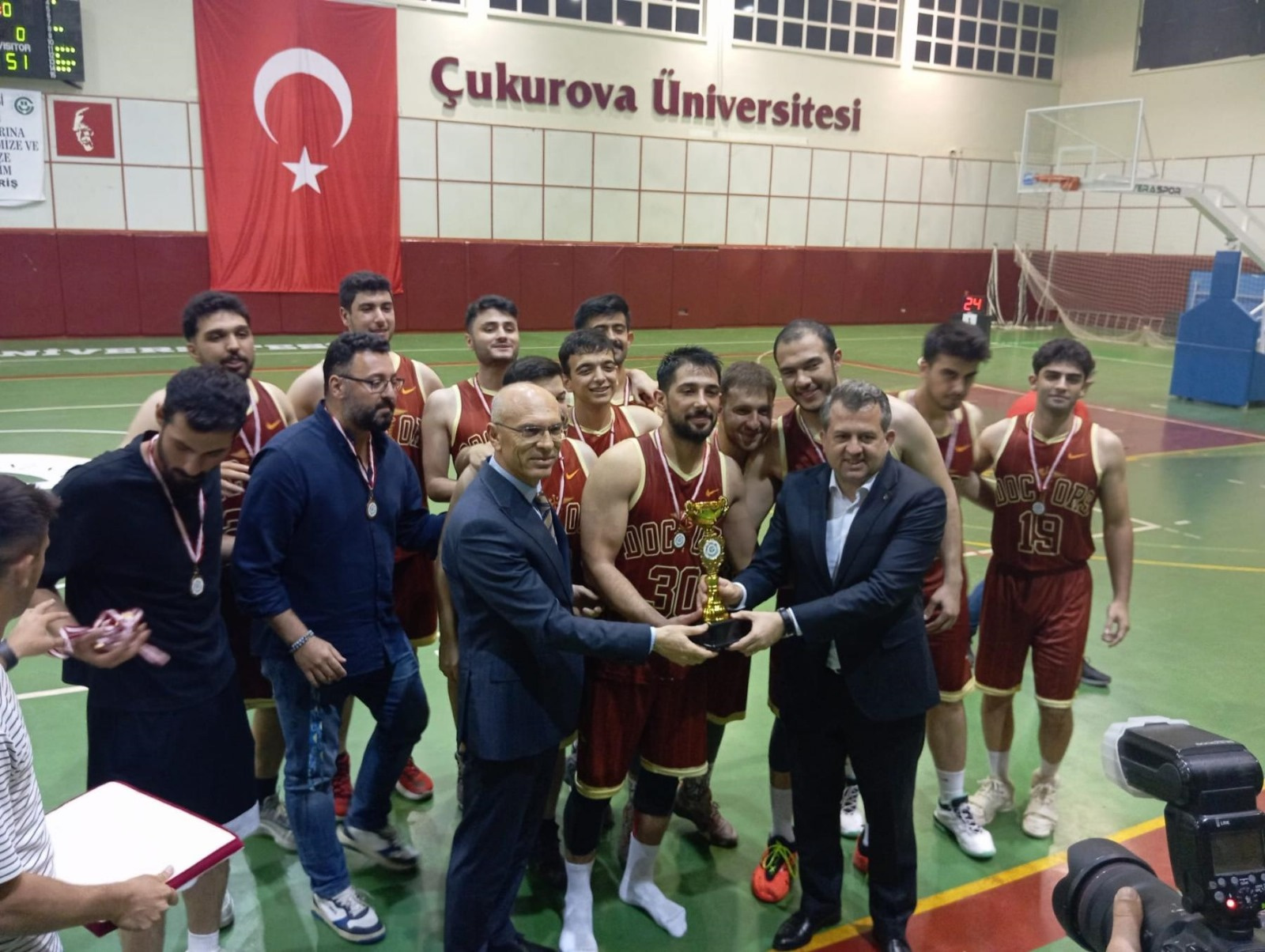 Çukurova Üniversitesi Tıp Fakültesi Erkek Öğrenci Basketbol Takımı, ÜNİLİG Turnuvasında Üniversite Şampiyonu Oldu